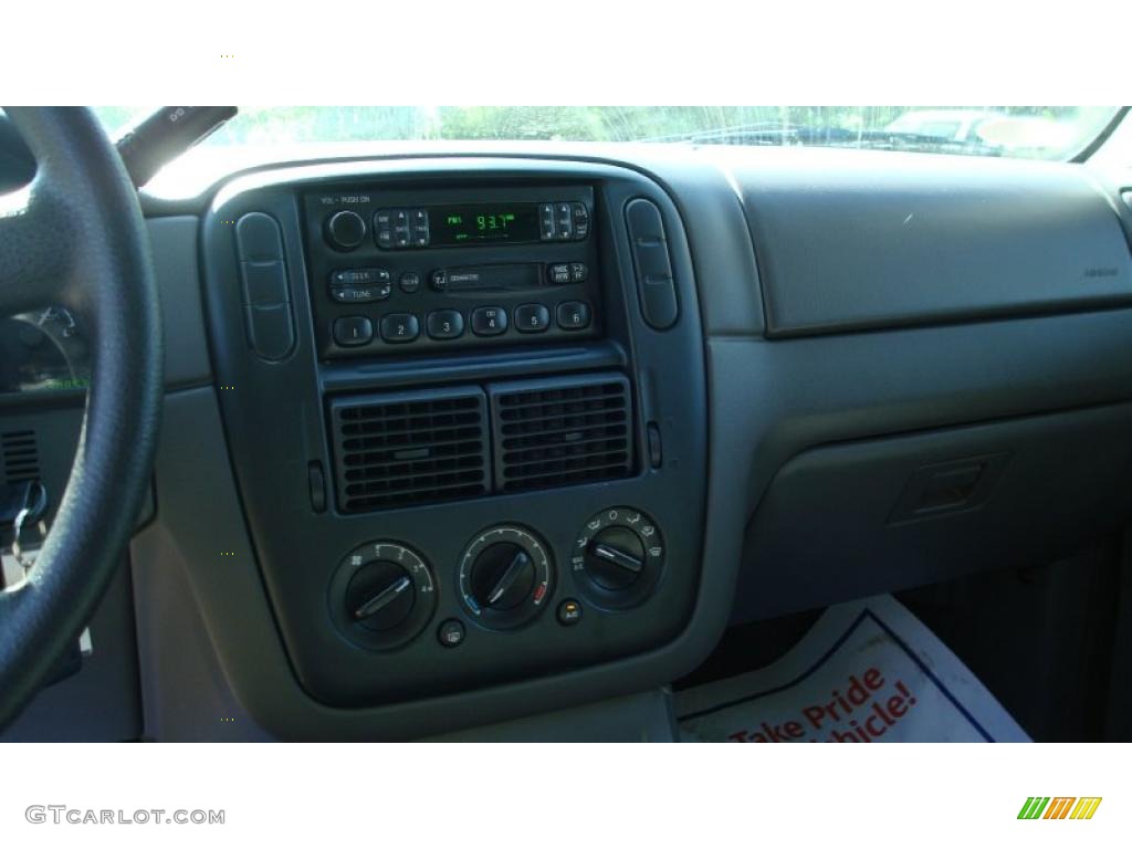 2002 Explorer XLS - Black Clearcoat / Graphite photo #14