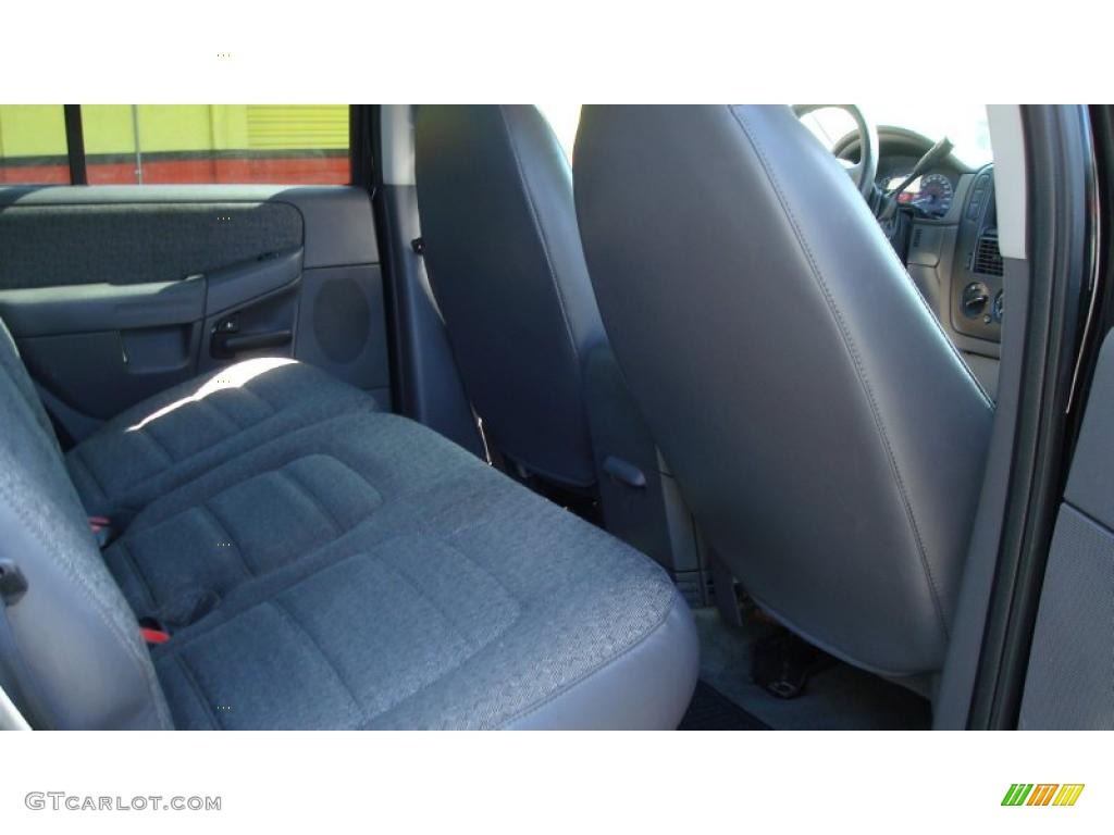 2002 Explorer XLS - Black Clearcoat / Graphite photo #17
