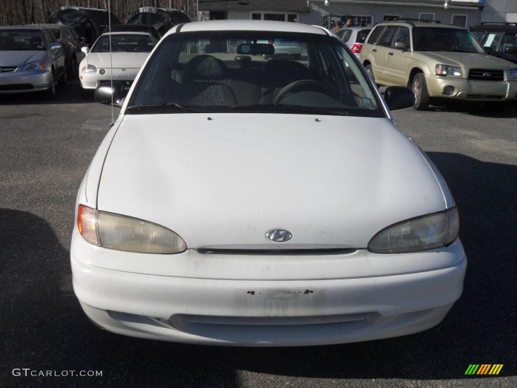 1996 Accent Sedan - Noble White / Dark Gray photo #1