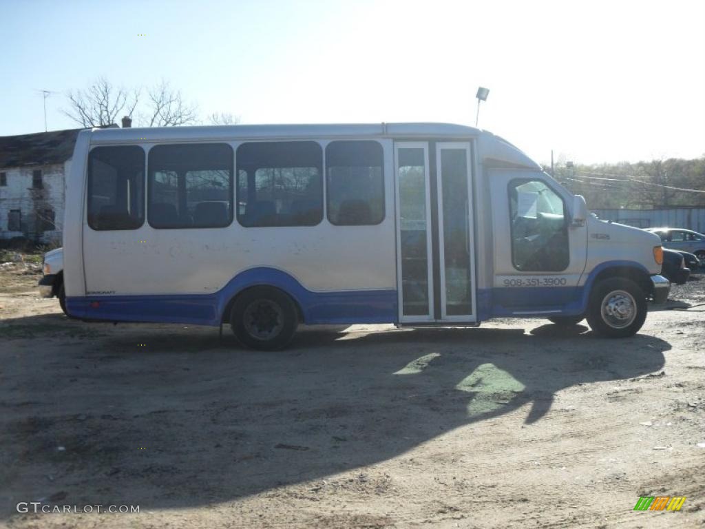 2005 E Series Cutaway E350 Commercial Passenger Bus - Silver Metallic / Medium Flint photo #3