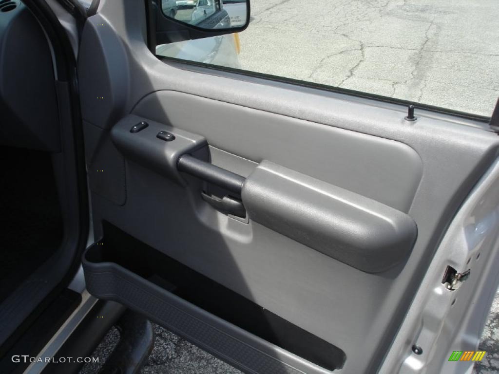 2004 Explorer Sport Trac XLT 4x4 - Silver Birch Metallic / Medium Dark Flint/Dark Flint photo #22