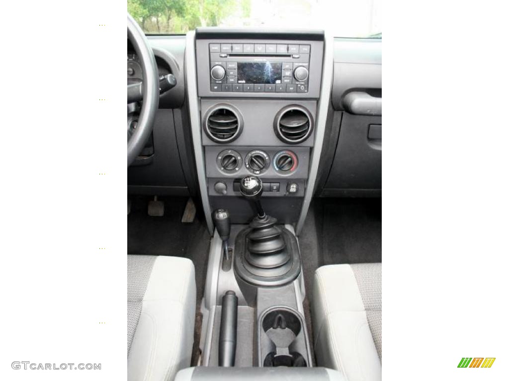 2007 Wrangler X 4x4 - Stone White / Dark Slate Gray/Medium Slate Gray photo #68