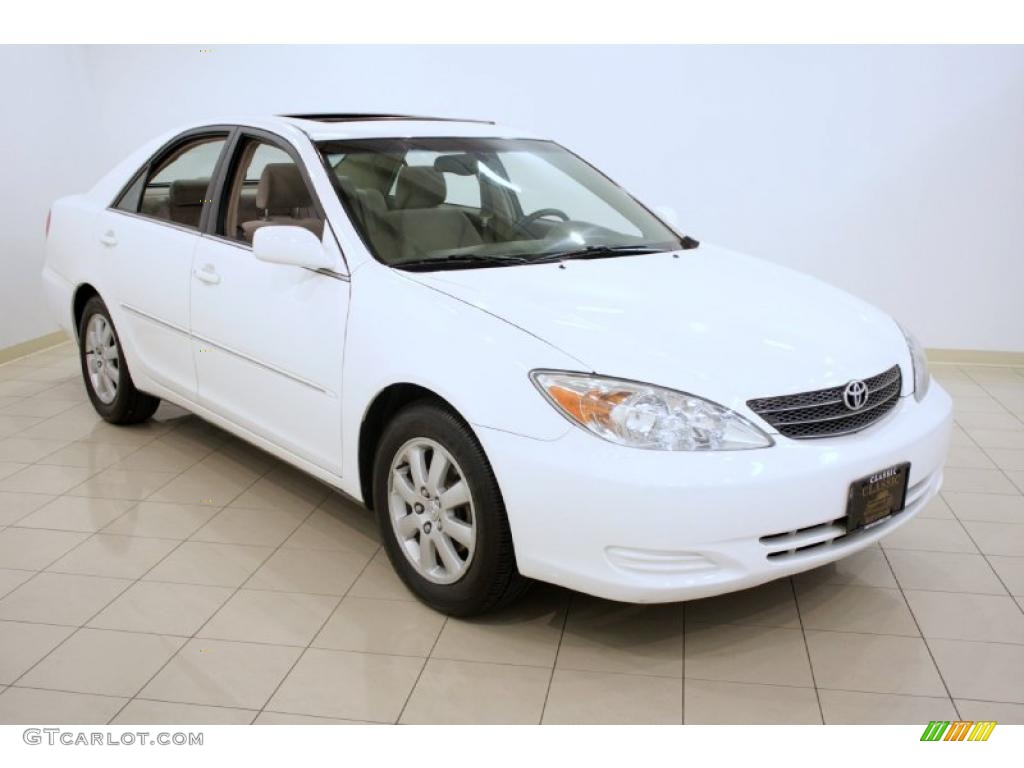 2002 Camry XLE - Super White / Taupe photo #1