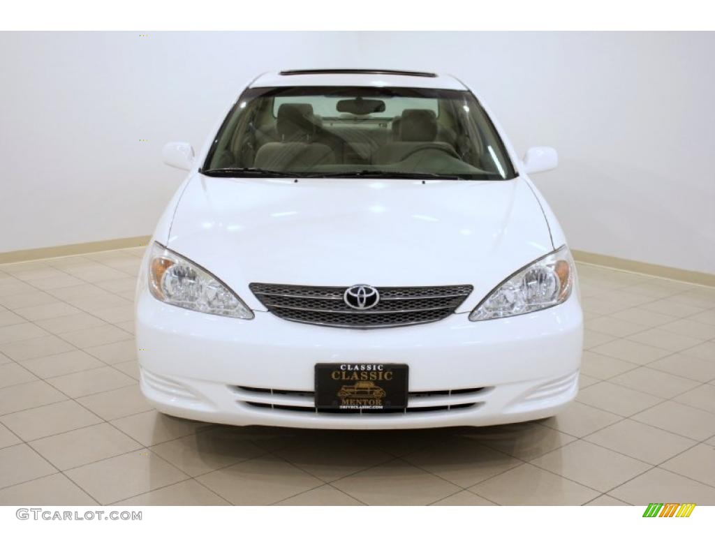 2002 Camry XLE - Super White / Taupe photo #2