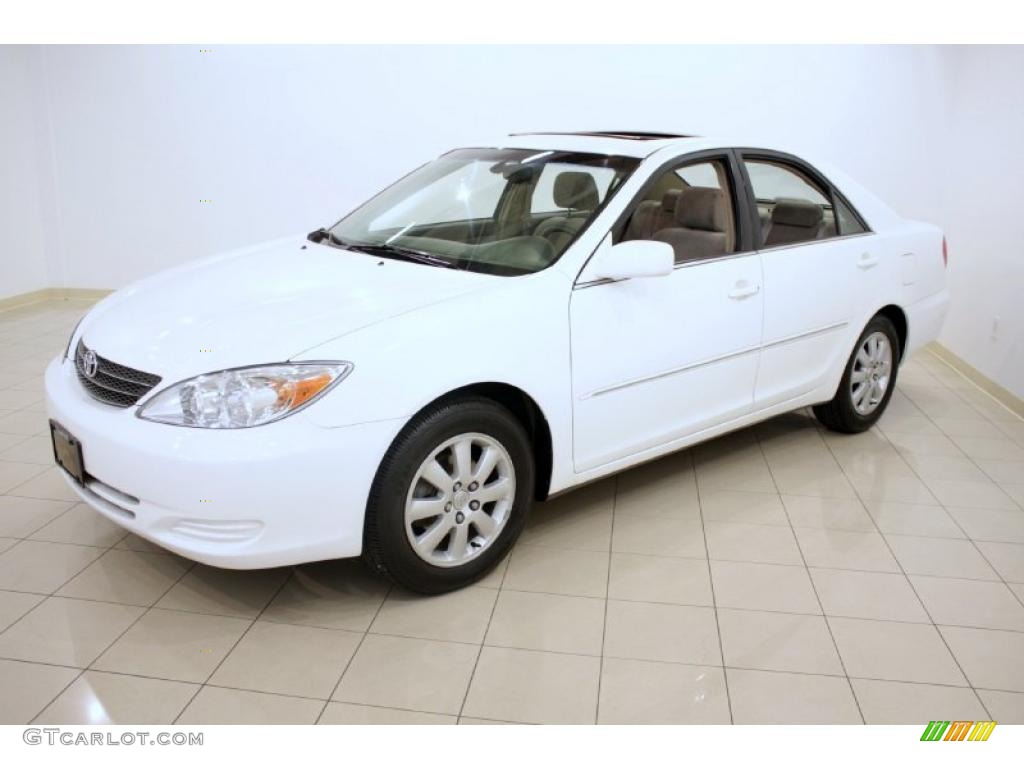 2002 Camry XLE - Super White / Taupe photo #3