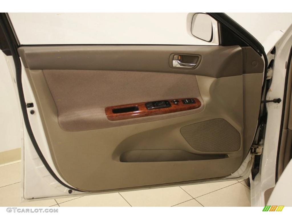 2002 Camry XLE - Super White / Taupe photo #8
