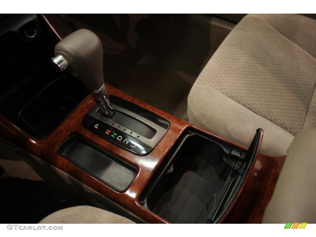 2002 Camry XLE - Super White / Taupe photo #17