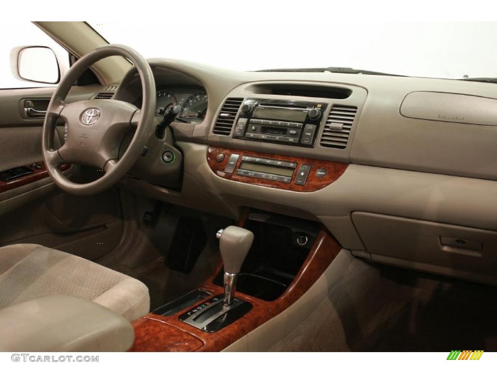 2002 Camry XLE - Super White / Taupe photo #18