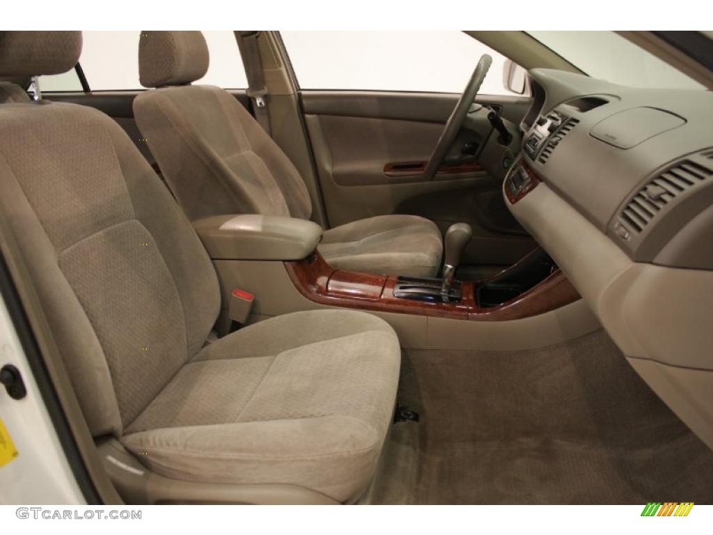 2002 Camry XLE - Super White / Taupe photo #19
