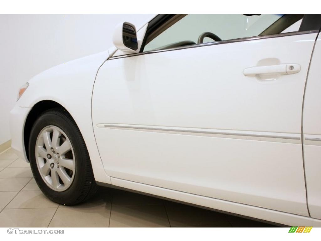 2002 Camry XLE - Super White / Taupe photo #25