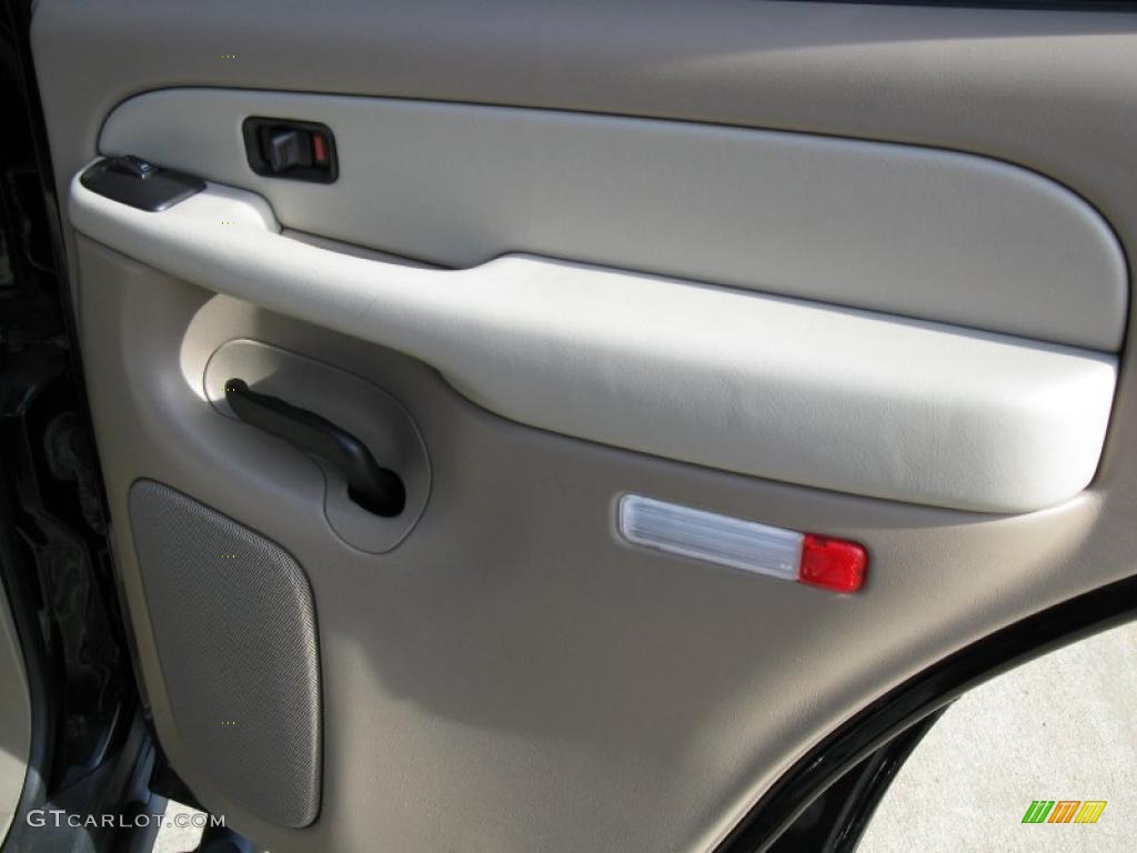 2003 Tahoe Z71 4x4 - Black / Tan/Neutral photo #22