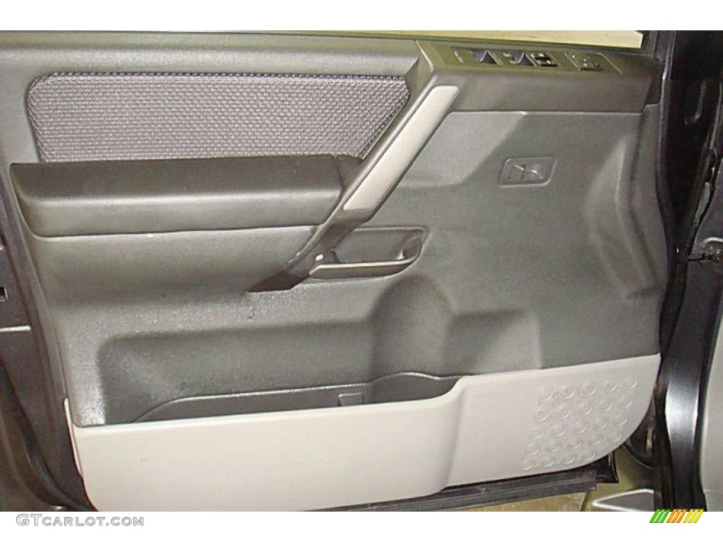2004 Armada SE 4x4 - Smoke Metallic / Graphite/Titanium photo #17