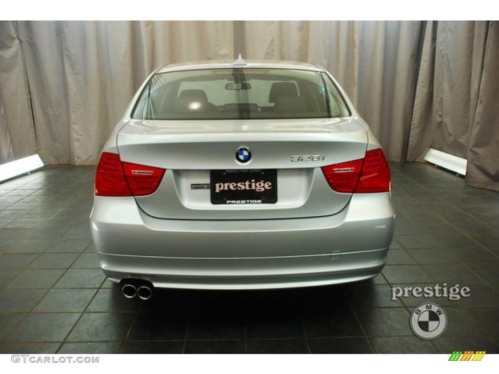 2010 3 Series 328i xDrive Sedan - Titanium Silver Metallic / Black photo #3