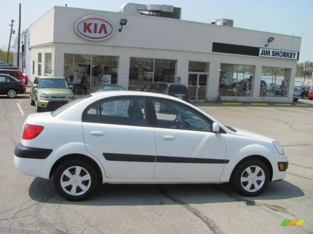 2006 Rio Sedan - White / Gray photo #2