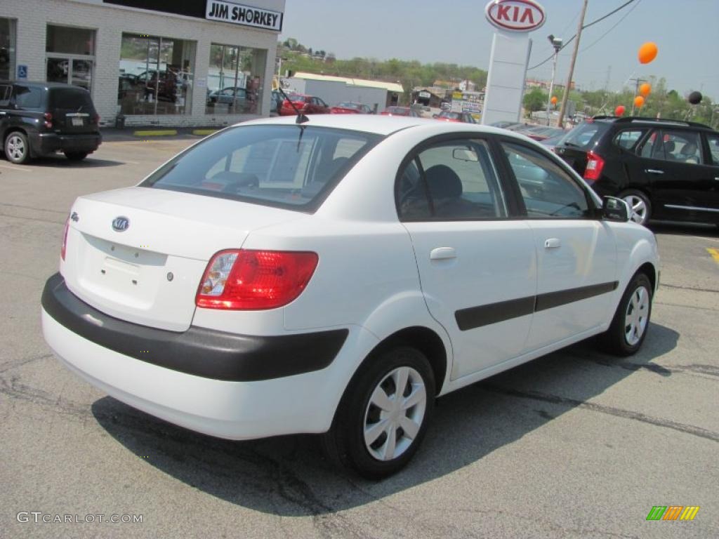 2006 Rio Sedan - White / Gray photo #3