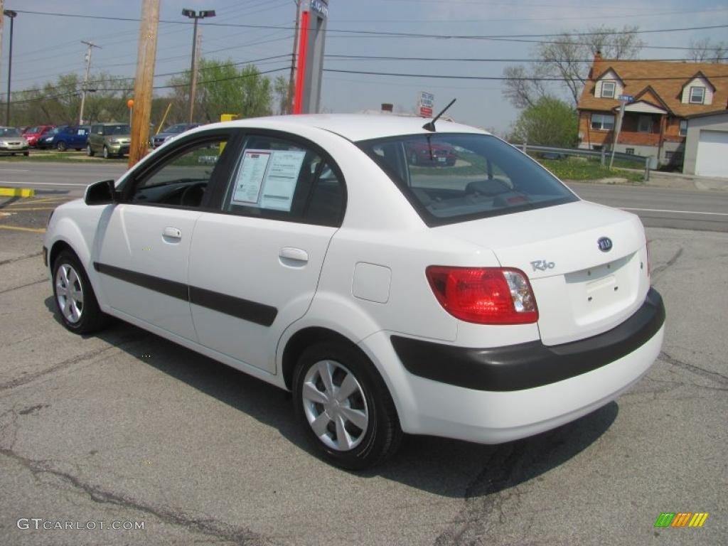 2006 Rio Sedan - White / Gray photo #7