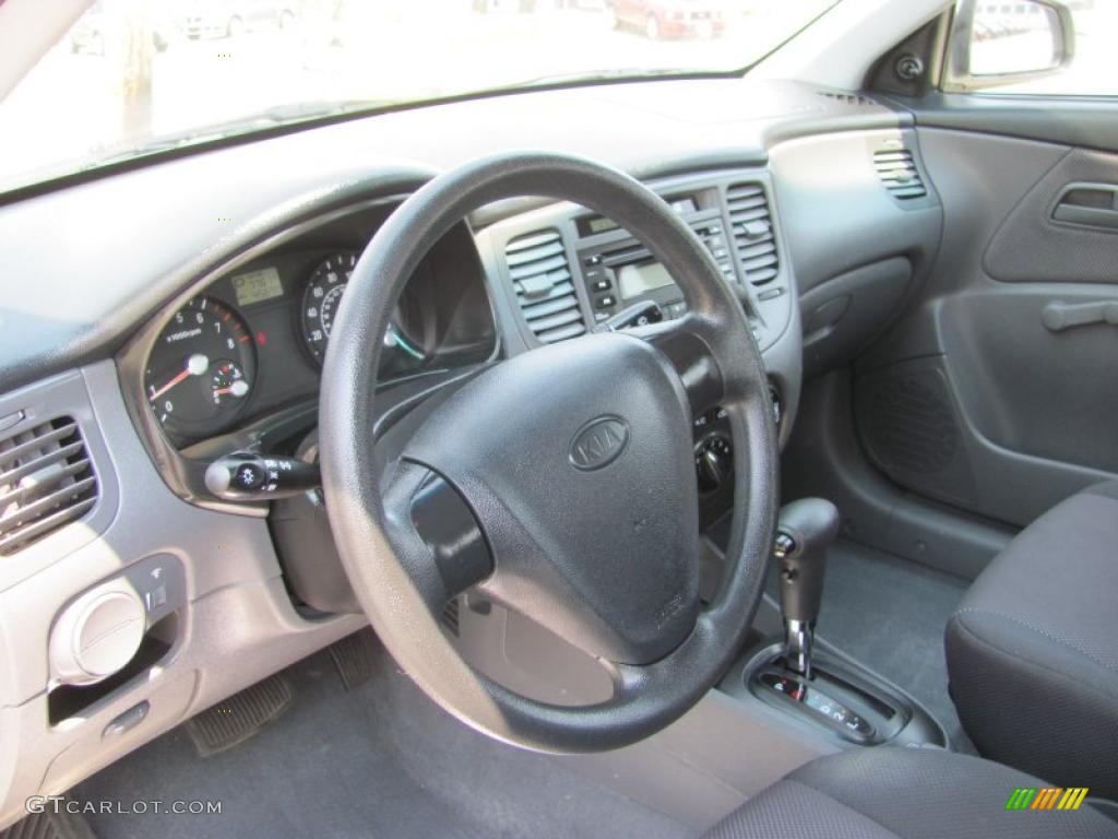 2006 Rio Sedan - White / Gray photo #10