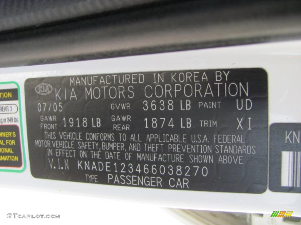 2006 Rio Sedan - White / Gray photo #14