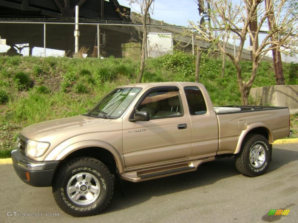 1998 Tacoma V6 Extended Cab 4x4 - Sierra Beige Metallic / Oak photo #1