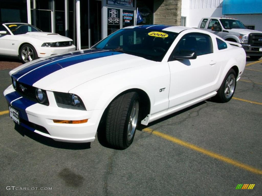 2006 Mustang GT Premium Coupe - Performance White / Dark Charcoal photo #1