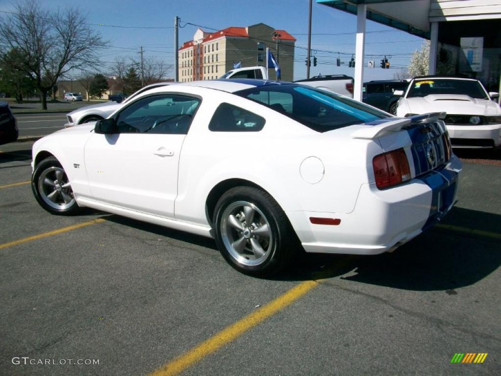 2006 Mustang GT Premium Coupe - Performance White / Dark Charcoal photo #3