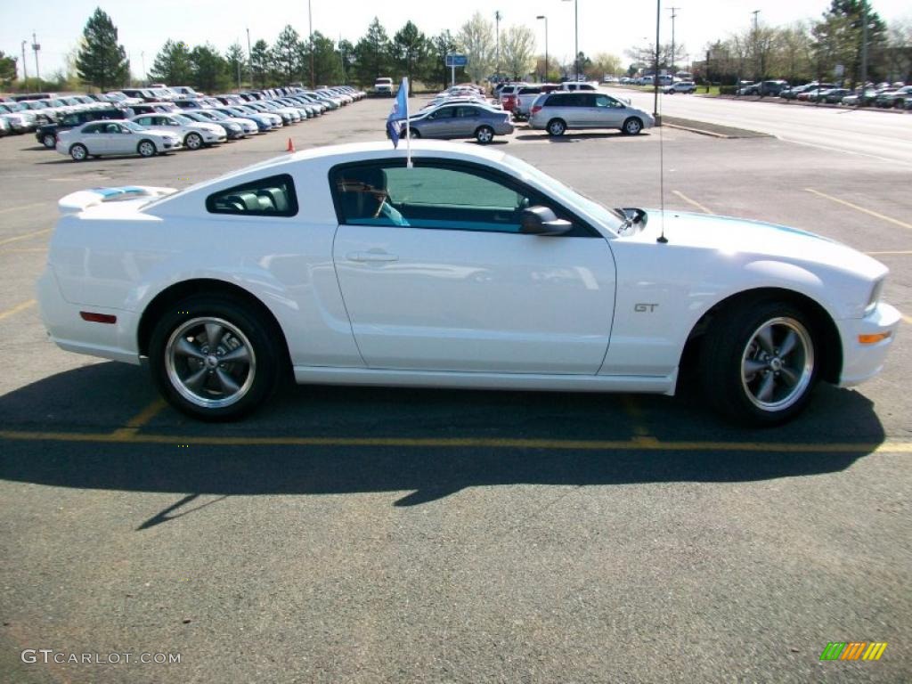 2006 Mustang GT Premium Coupe - Performance White / Dark Charcoal photo #5