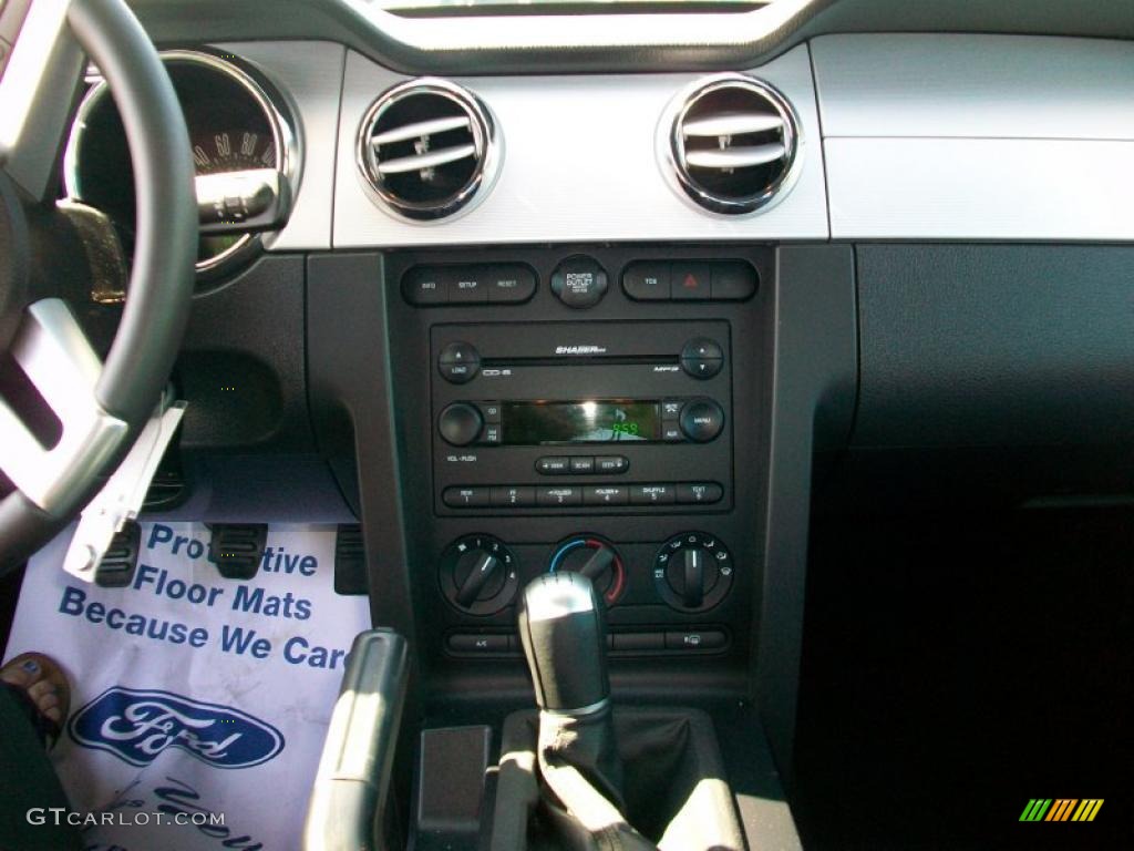 2006 Mustang GT Premium Coupe - Performance White / Dark Charcoal photo #11