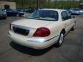 2001 Ivory Parchment Tri-Coat Lincoln Continental   photo #4