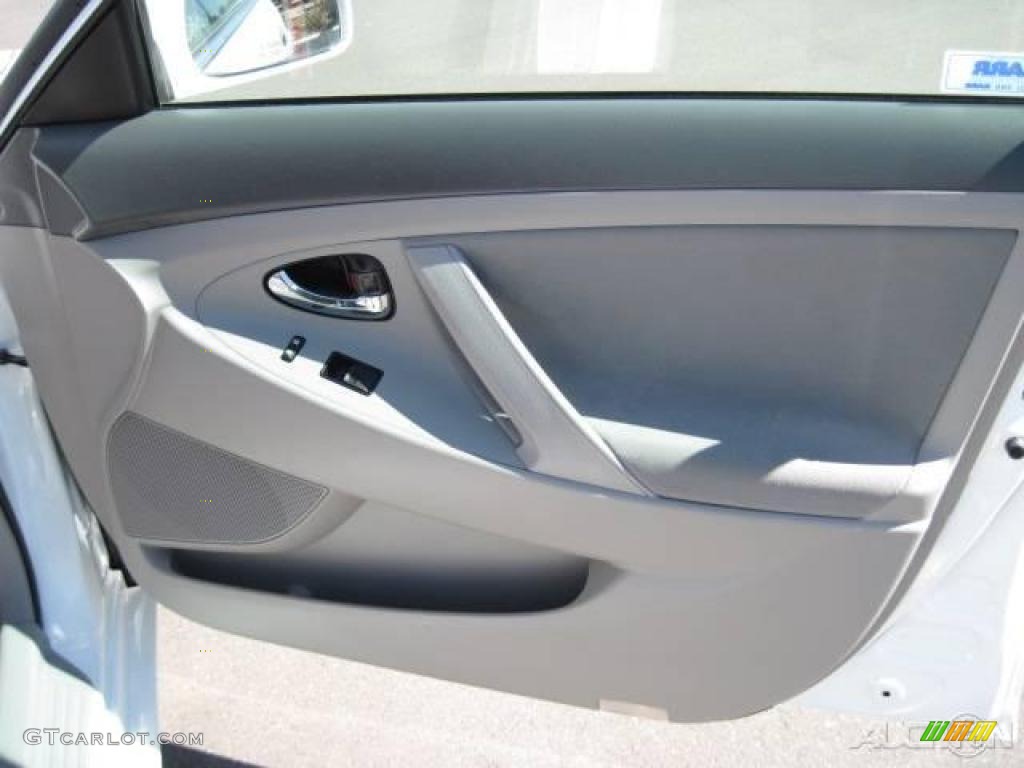 2008 Camry LE - Super White / Ash photo #8