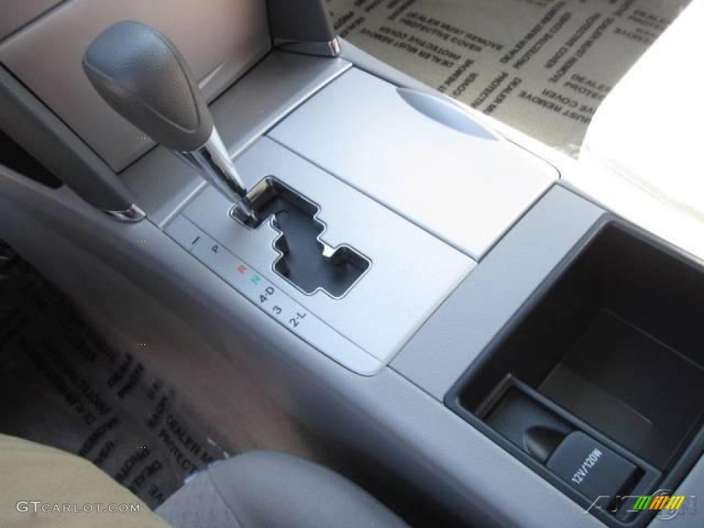 2008 Camry LE - Super White / Ash photo #18