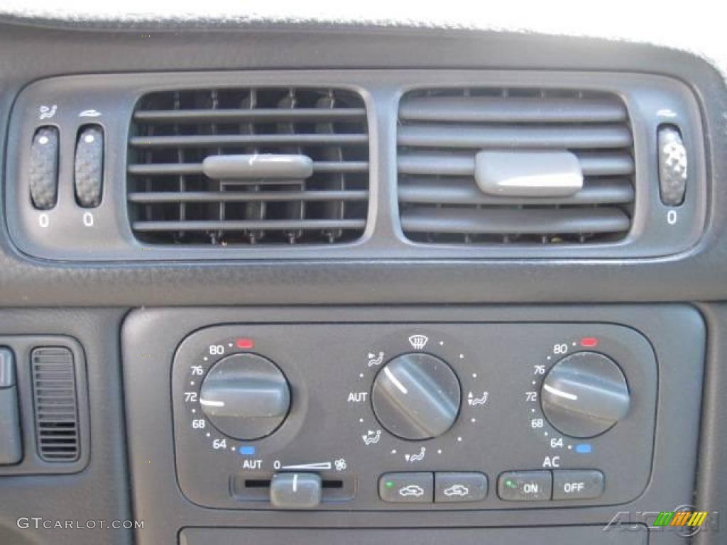 1998 Volvo V70 Wagon Controls Photo #28609287