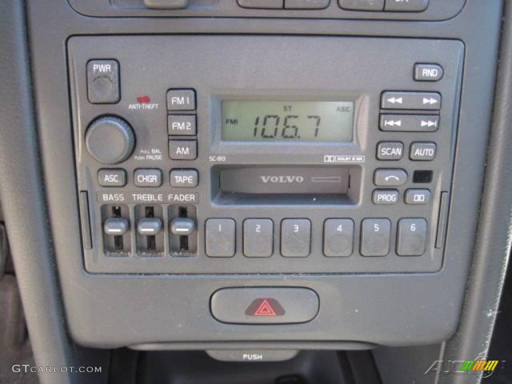 1998 Volvo V70 Wagon Audio System Photo #28609307