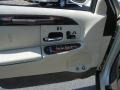 Ivory Pearl Metallic - Town Car Cartier Photo No. 12