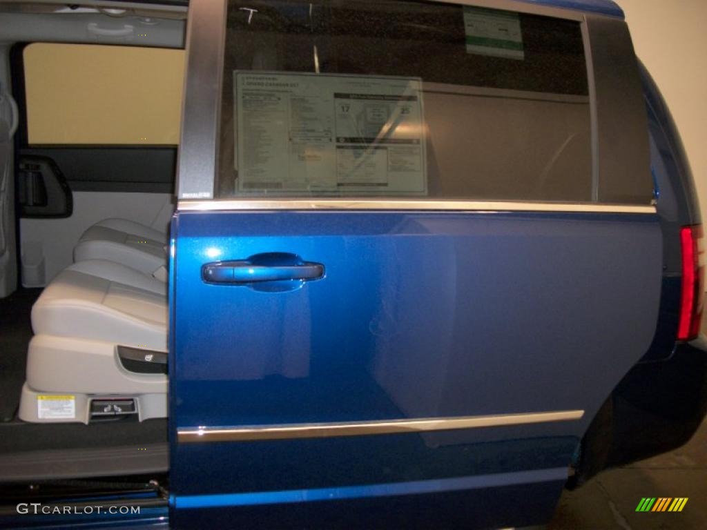 2010 Grand Caravan SXT - Deep Water Blue Pearl Coat / Medium Slate Gray/Light Shale photo #9