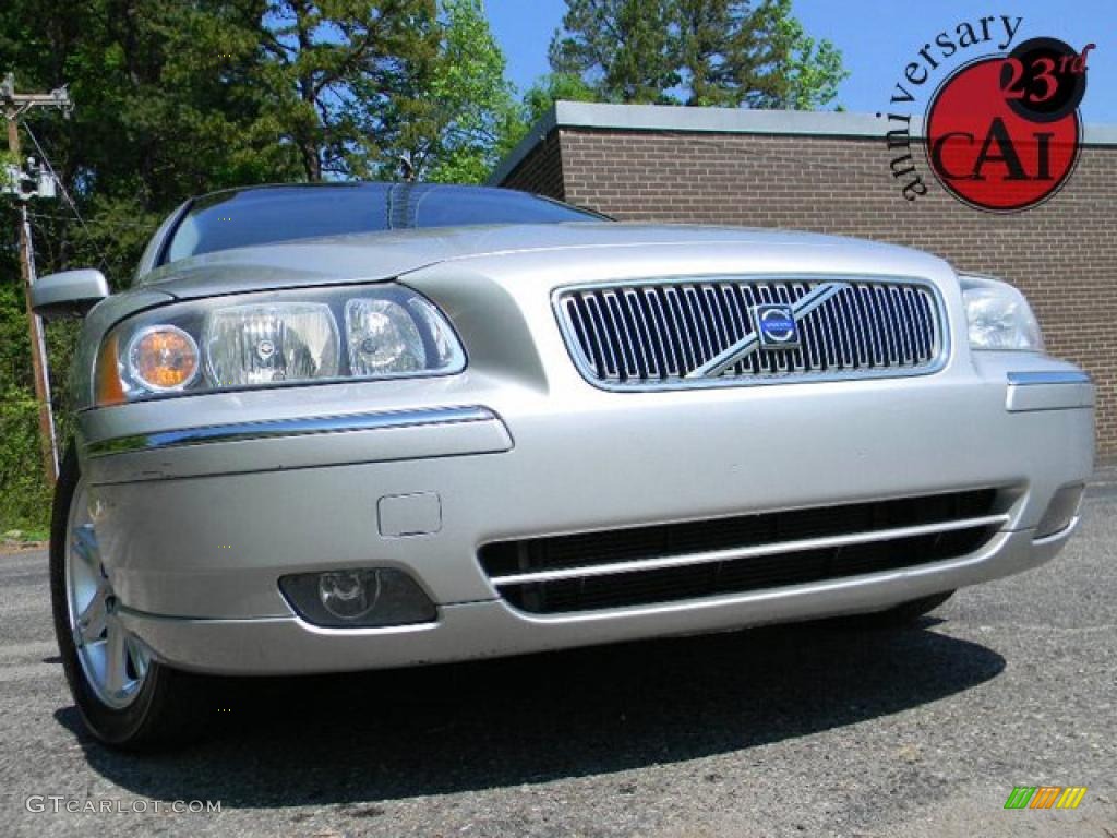 2005 V70 2.5T - Silver Metallic / Taupe/Light Taupe photo #1