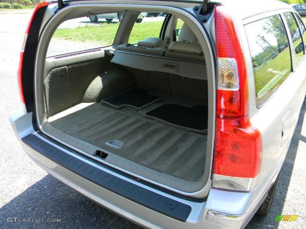 2005 V70 2.5T - Silver Metallic / Taupe/Light Taupe photo #18