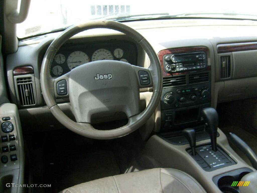 2004 Grand Cherokee Limited 4x4 - Brillant Black Crystal Pearl / Taupe photo #16
