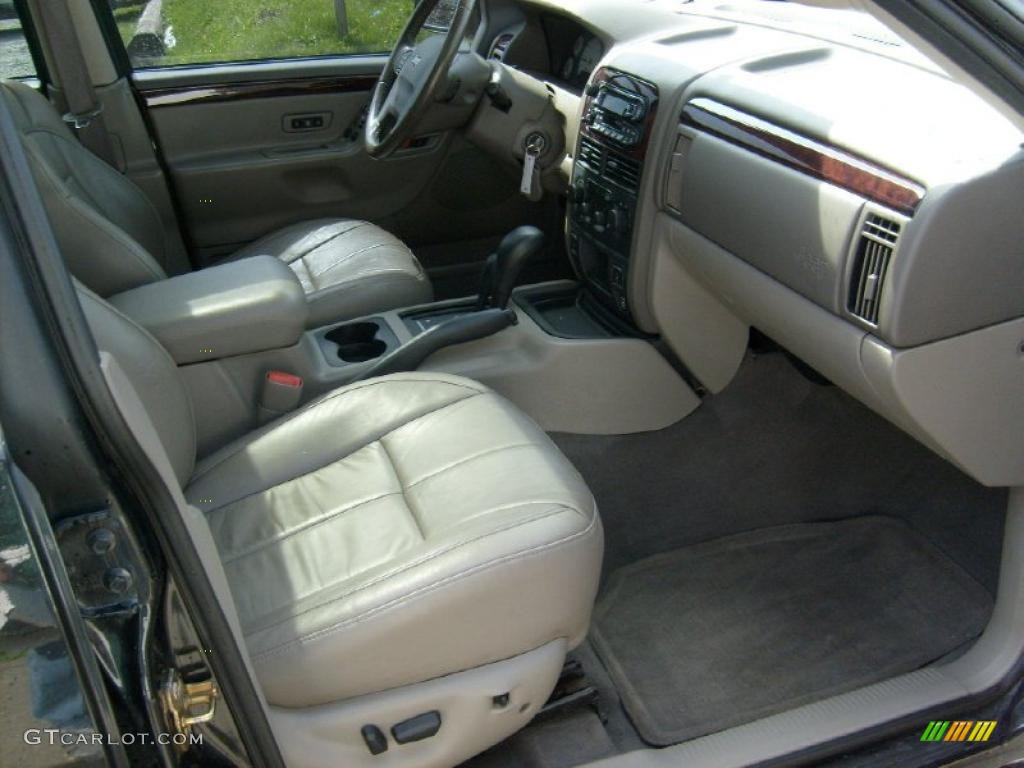 2004 Grand Cherokee Limited 4x4 - Brillant Black Crystal Pearl / Taupe photo #20