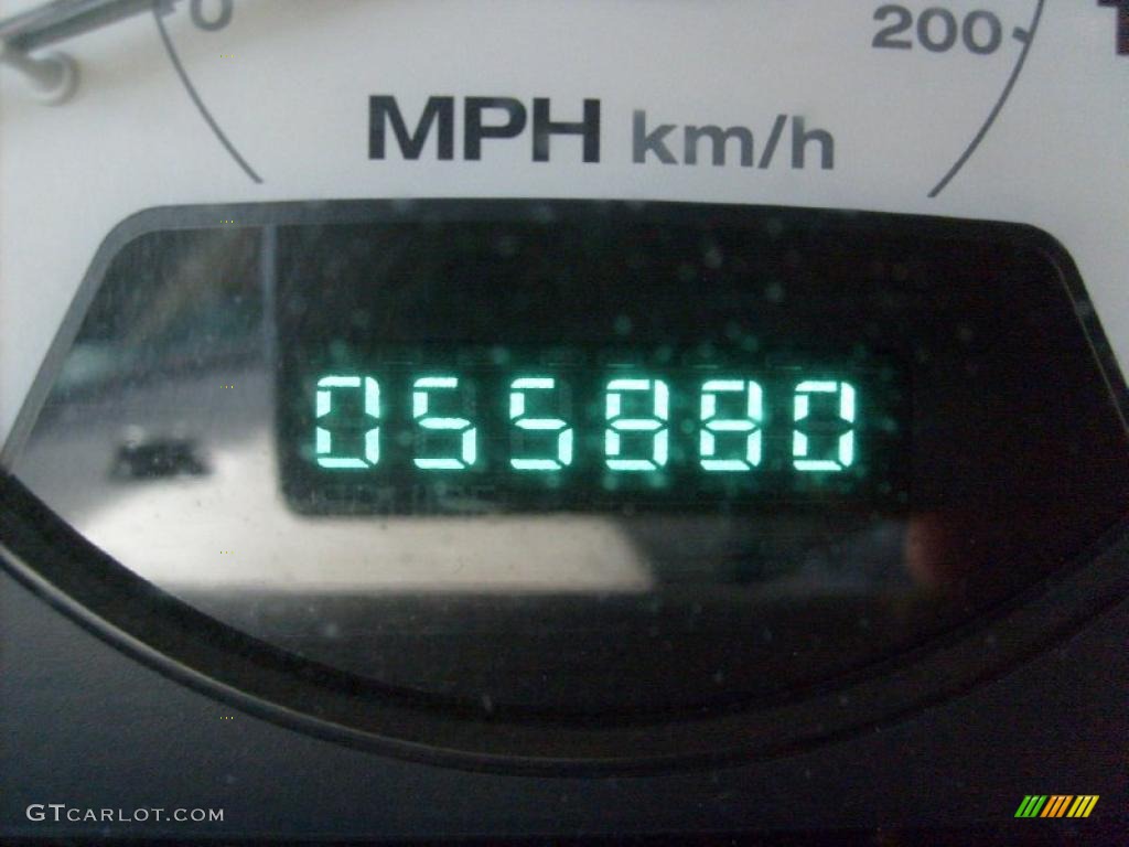 2004 Grand Cherokee Limited 4x4 - Brillant Black Crystal Pearl / Taupe photo #25