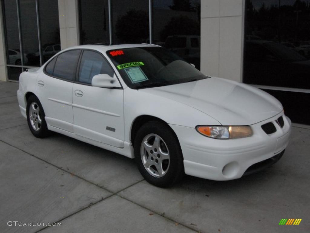 1997 Grand Prix GTP Sedan - Bright White / Dark Pewter photo #1