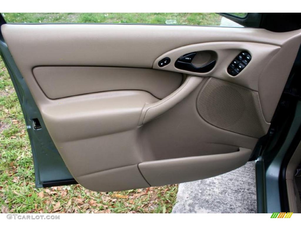 2003 Ford Focus SE Sedan Medium Parchment Door Panel Photo #28626979