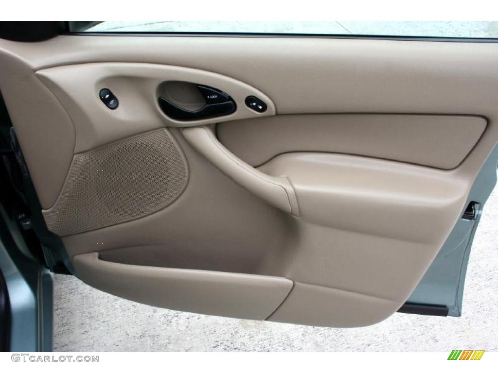 2003 Ford Focus SE Sedan Medium Parchment Door Panel Photo #28626991