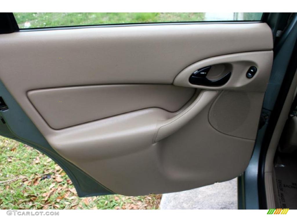 2003 Ford Focus SE Sedan Medium Parchment Door Panel Photo #28627011