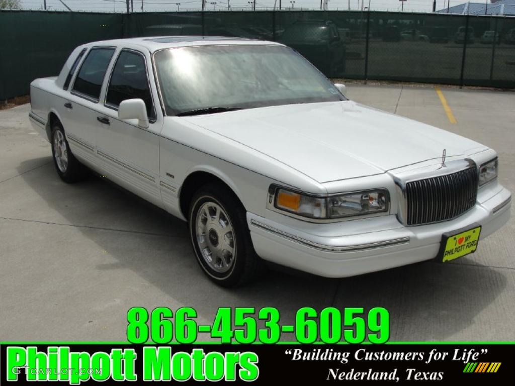 Opal Metallic Tri-Coat Lincoln Town Car