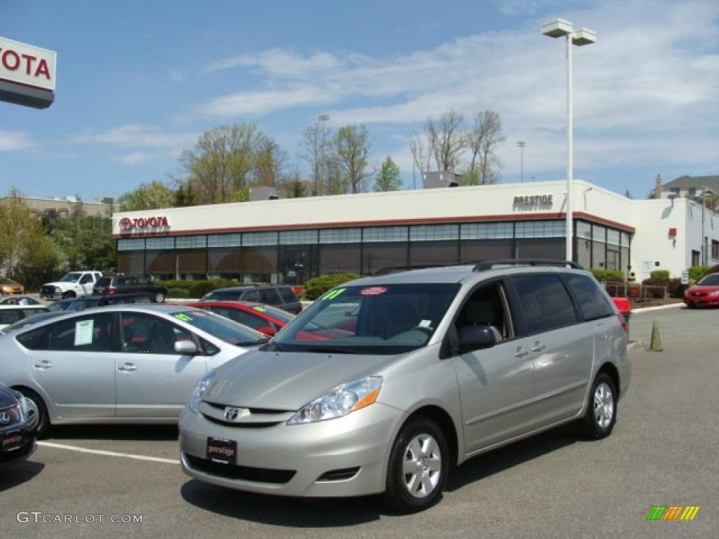 2007 Sienna LE - Silver Shadow Pearl / Stone photo #1