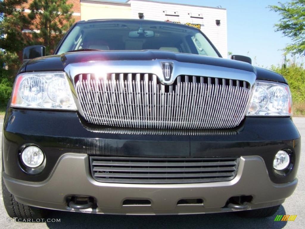 2003 Navigator Luxury 4x4 - Black / Light Parchment photo #15