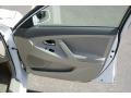 Super White - Camry LE Photo No. 19