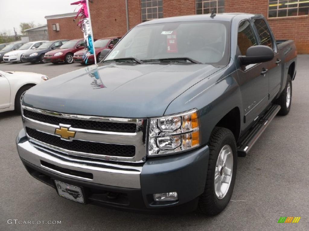 2010 Silverado 1500 LT Crew Cab 4x4 - Blue Granite Metallic / Ebony photo #1