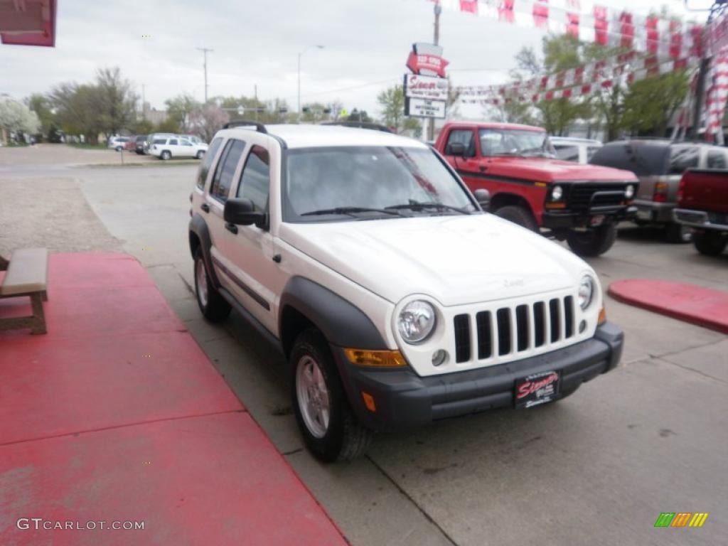 2007 Liberty Sport 4x4 - Stone White / Medium Slate Gray photo #6