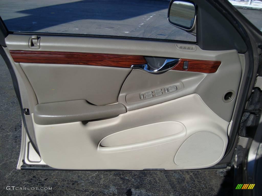2002 DeVille Sedan - Cashmere Metallic / Neutral Shale photo #11